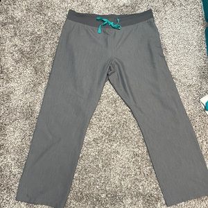 Figs Livingston basic scrub pant in gray.